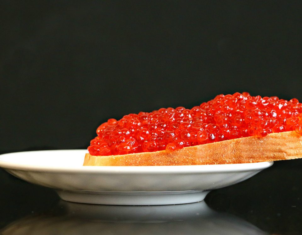 Caviar Sandwich with red fish eggs | Source: Pixabay.com